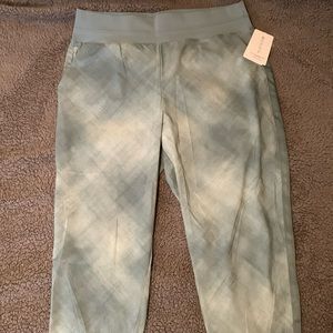 NWT Athleta crop pant